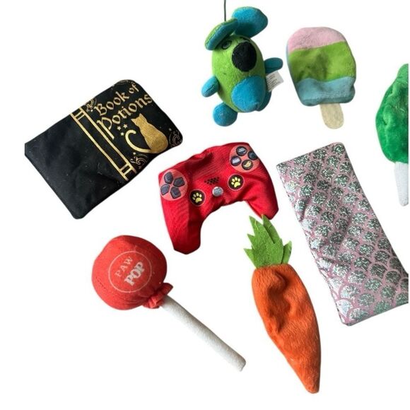 Assorted Cat Toys Bundle - set of 12 - Picture 2 of 4